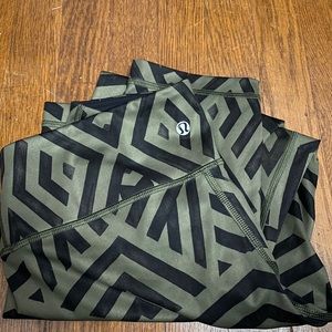 woman lululemon leggings